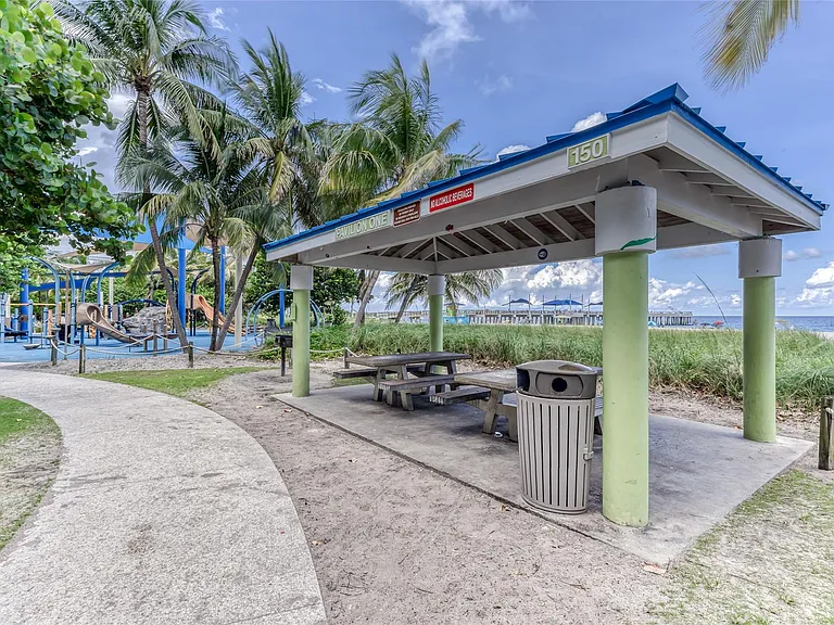 2605 Bay Dr — Photo 44