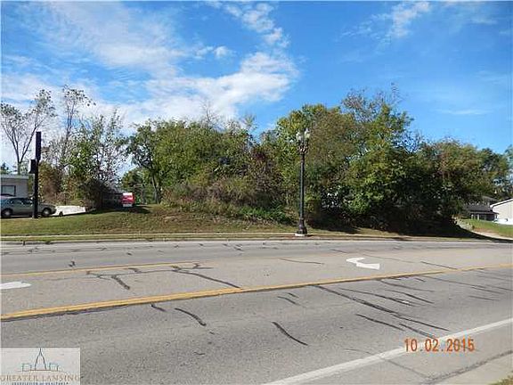 4th image of 1100 E Grand River Ave