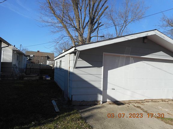 2nd image of 1121 N Grant Ave