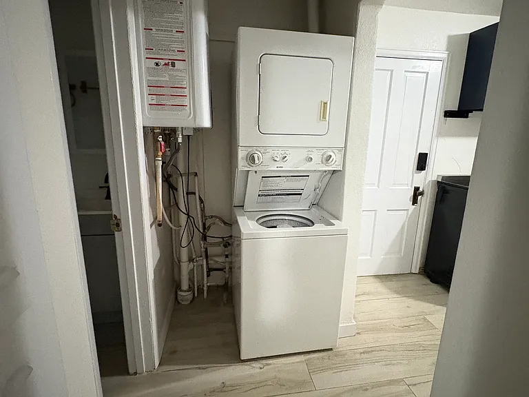 9 S Lewis St #C — Photo 6