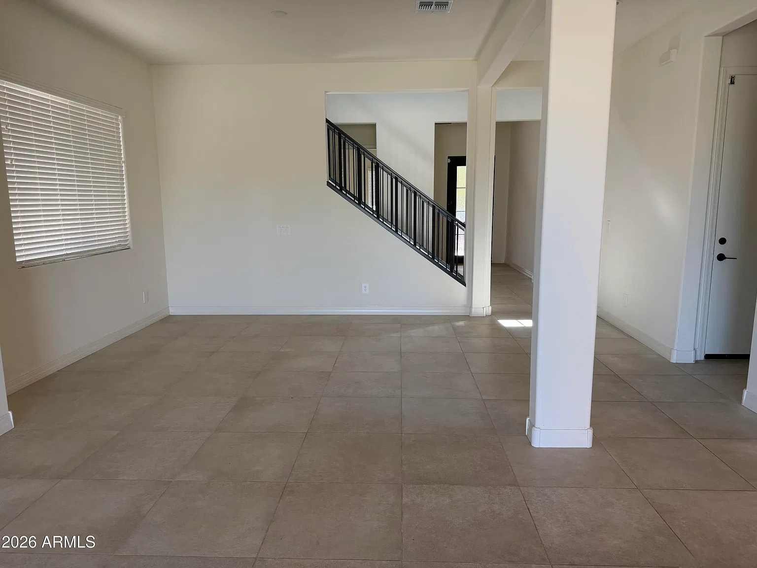 5 bed, 4.5 bath, 3923 sqft, $4,300 — Photo 4