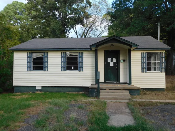 1513 S Walker St, Hope, AR 71801