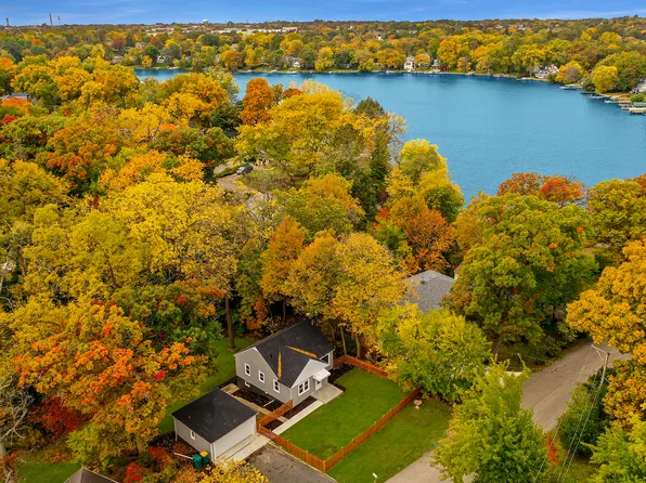 21327 W Shady Ln, Lake Zurich, IL 60047