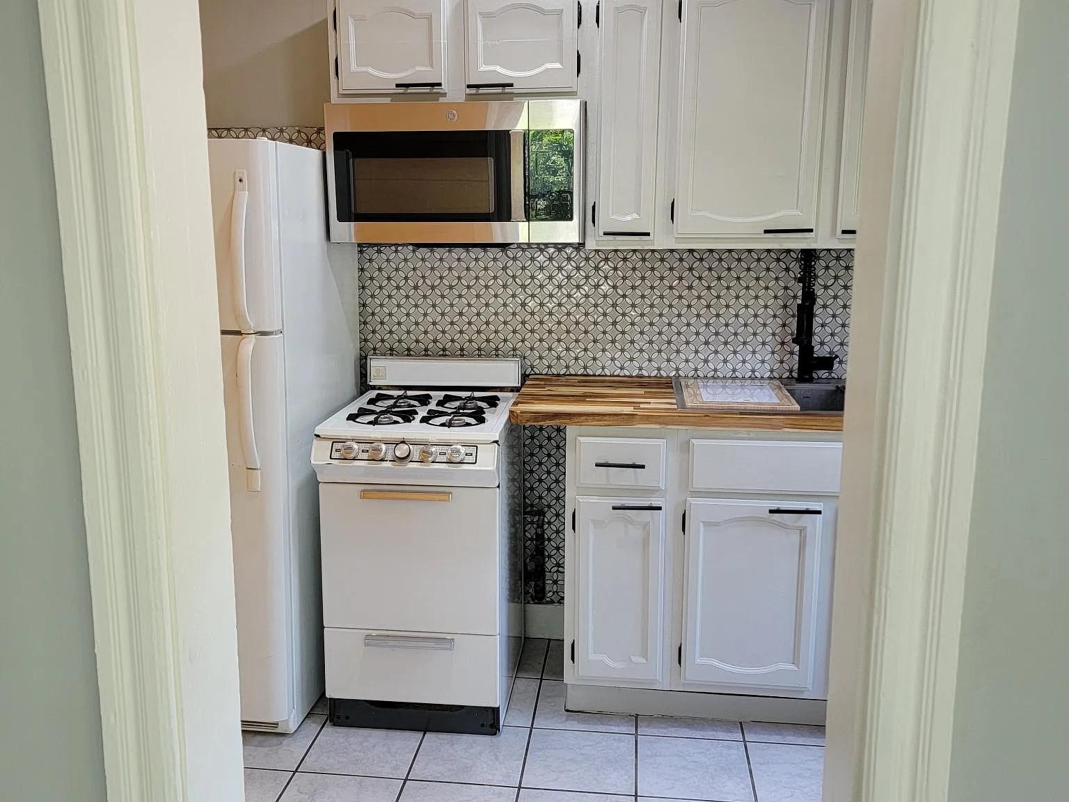 Studio, 600 sqft, $860 — Photo 2