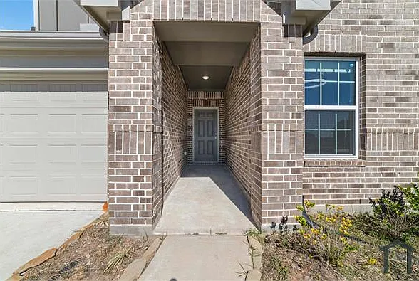 5 bed, 2818 sqft, $3,350 — Photo 4