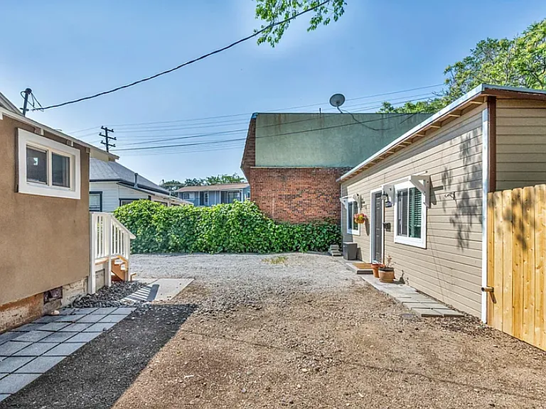1037 1/2 Litch Ct — Photo 4