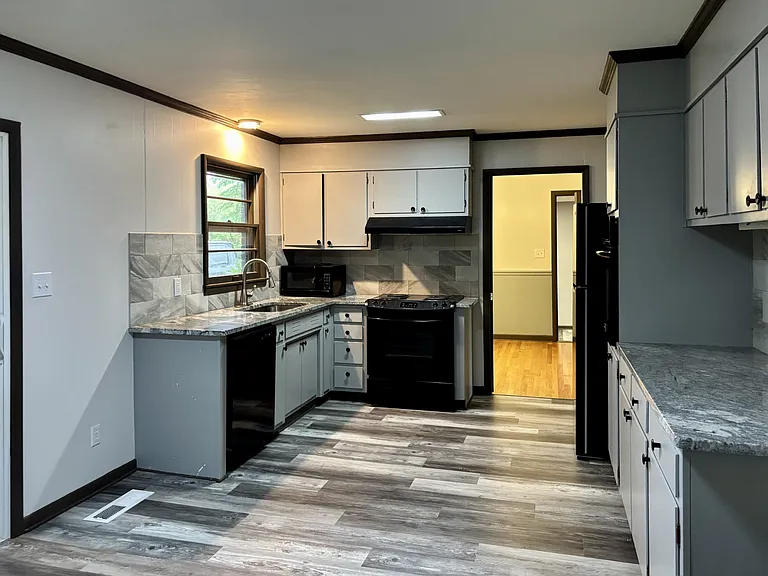 302 Hampton Rd — Photo 5