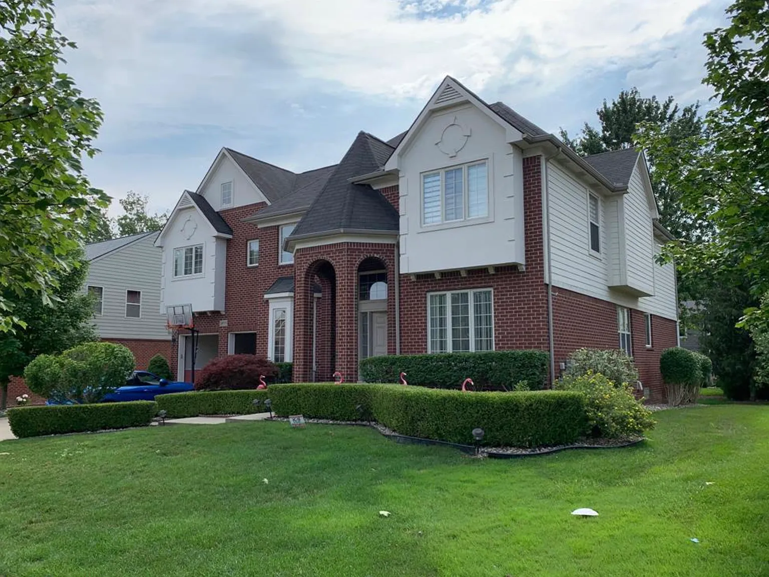 4 bed, 4.5 bath, 5209 sqft, $4,100 — Photo 2