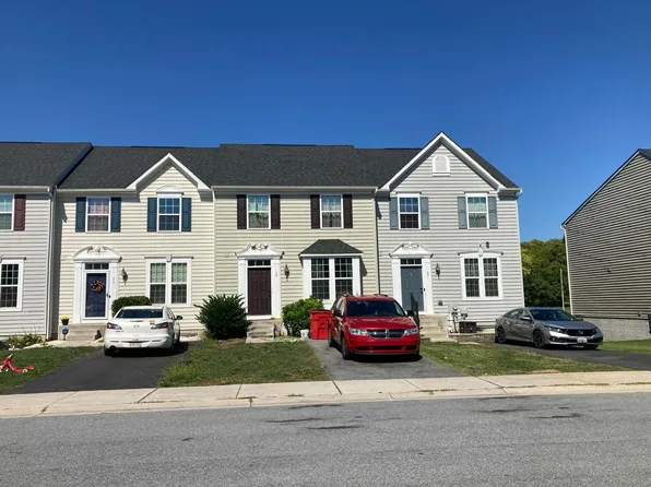 19 Ontario Dr, Falling Waters, WV 25419