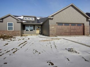 504 Country Ridge Dr, Mahomet, IL 61853
