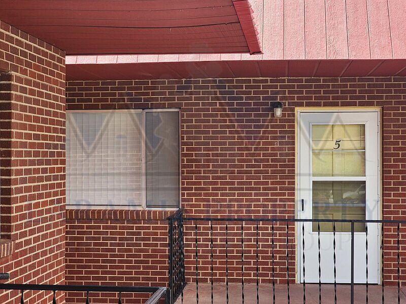 1st image of 702 Downey St Unit 5