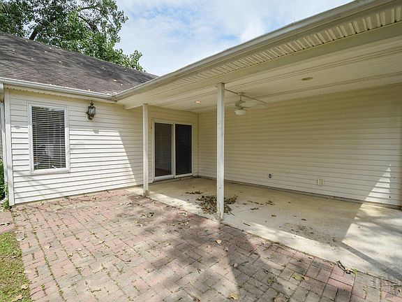 3rd image of 11 Courtyard Commons Pl
