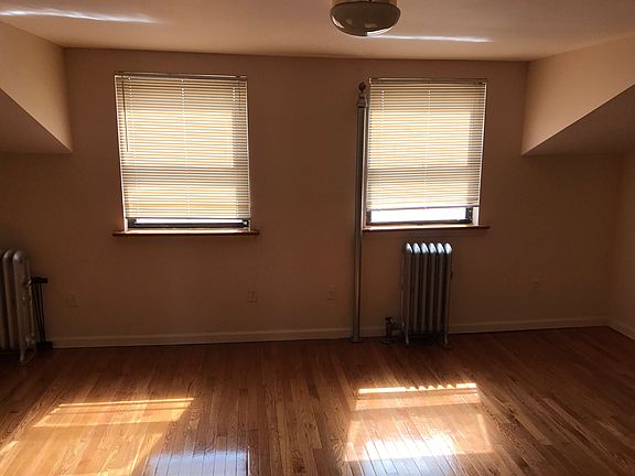 3rd image of 441 Putnam Ave #2