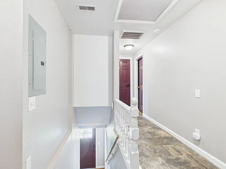 323 Jackson St — Photo 25