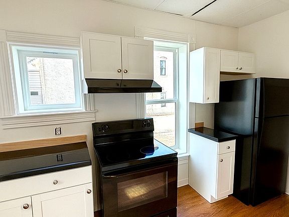 4th image of 527 E Broadway St