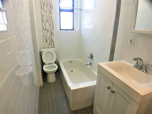 Rented by Uptown Flats LLC | media 6