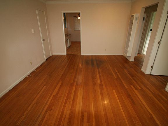 4th image of 839 S Wooster St APT 1