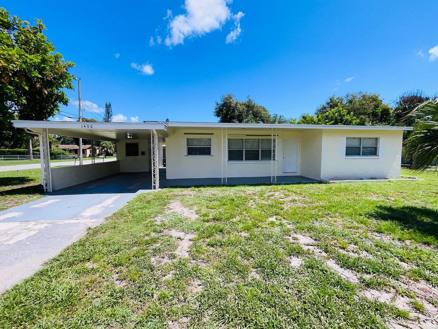 2 Bedroom 1 Bath - Minutes away from Downtown Fort Pierce — Photo 1