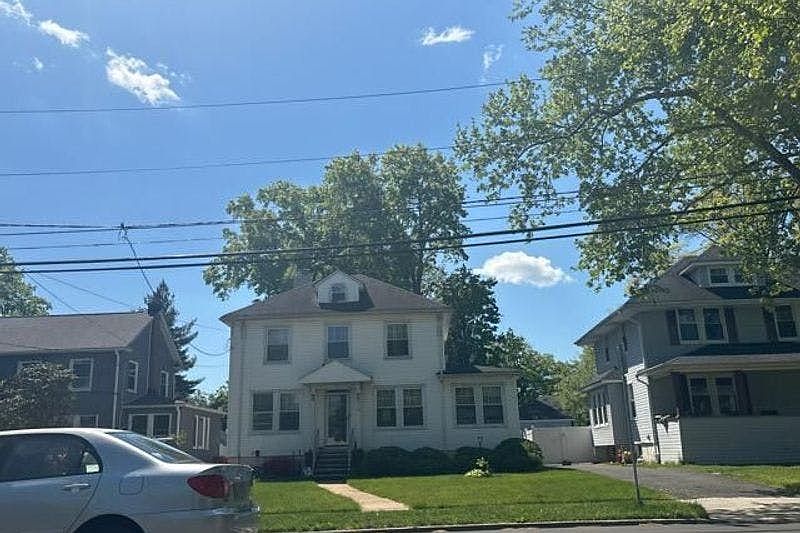1st image of 410 E 2nd Ave