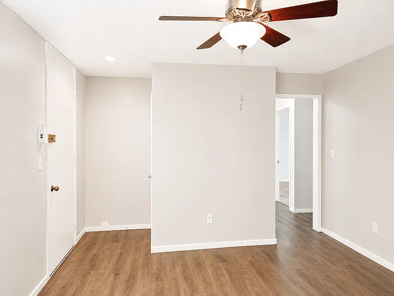 Lexington Hills Apartments — Photo 100
