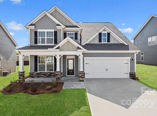 38 Thornberry Rd, Hendersonville, NC 28792