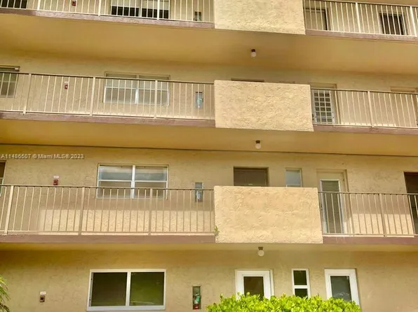 6061 N Falls Circle Dr APT 213, Tamarac, FL 33319