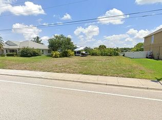 1905 Surfside Blvd, Cape Coral, FL 33991