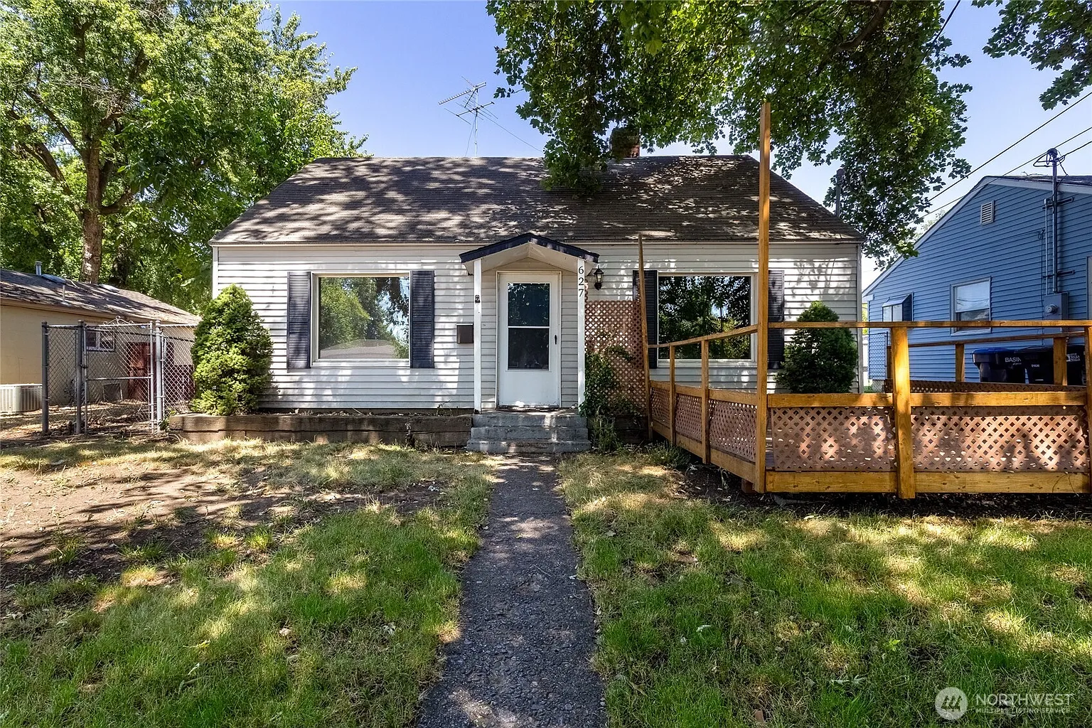 627 Juniper Street photo 1