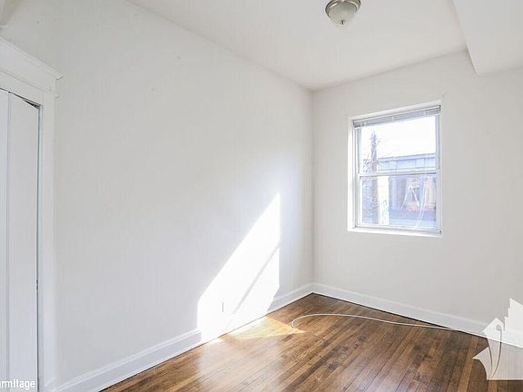 2nd image of 854 W Armitage Ave #1516
