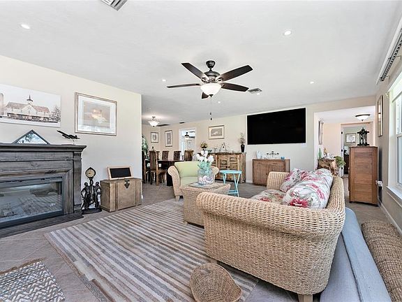 4th image of 423 Medici Ct