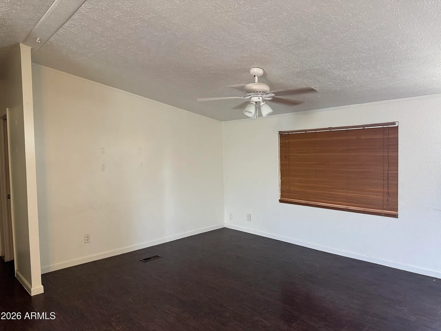 3 bed, 2.0 bath, 800 sqft, $1,900 — Photo 2
