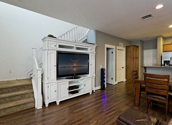 5th image of 321 Harbor Breeze Dr