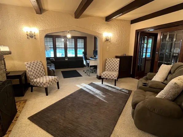 (undisclosed Address), Milwaukee, WI 53215