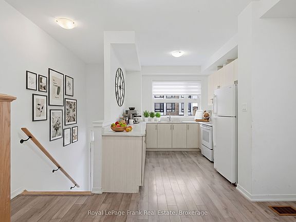 3rd image of 36 Bateson St