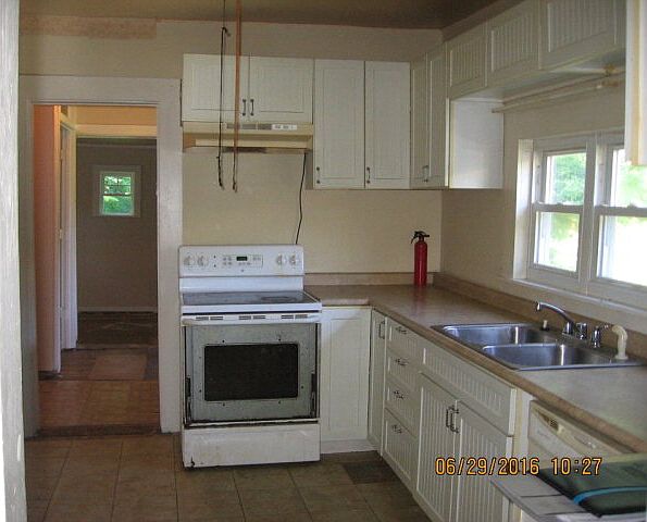 2nd image of 1266 Old McKenzie Hwy