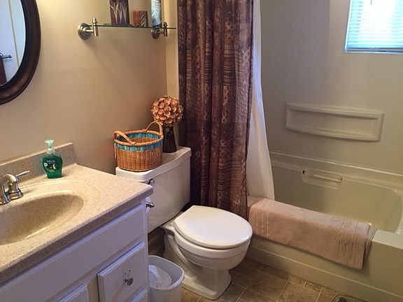 4th image of 3276 Canterbury Dr
