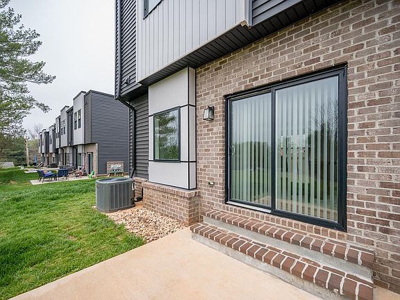 3rd image of 420 Breezewood Dr #113