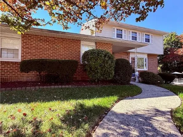 1733 Elmhurst Dr, Whitehall, PA 18052