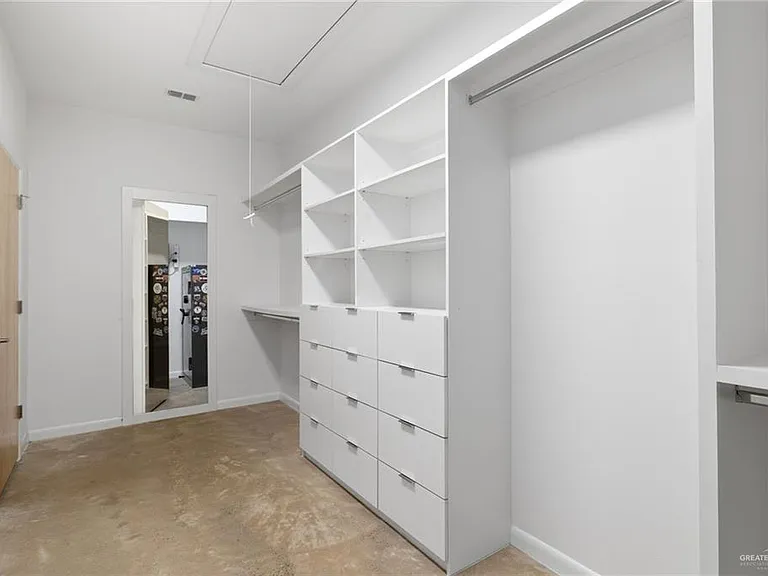 1912 Silverton Cir — Photo 13