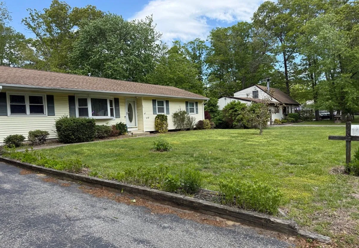 3 bed, 1262 sqft, $3,300 — Photo 2