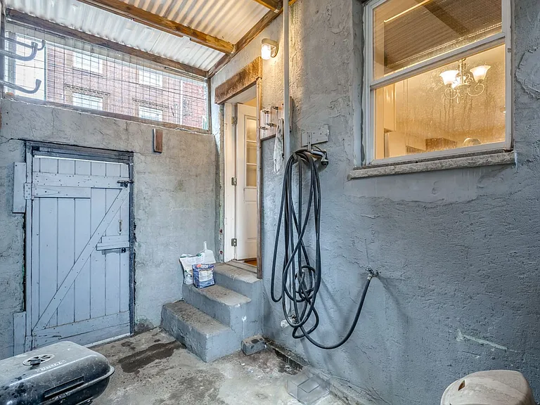 1202 S Alder St — Photo 8