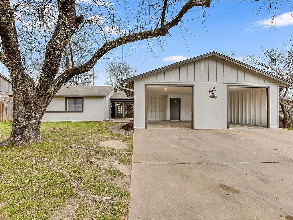 3 bed, 2.0 bath, 1100 sqft, $1,795 — Photo 3