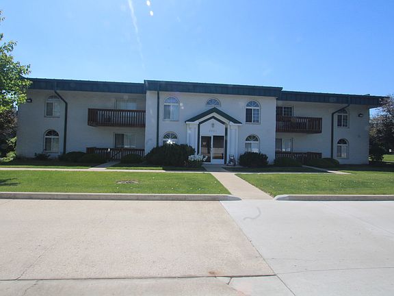 2nd image of 2851 Heritage Dr APT 1C