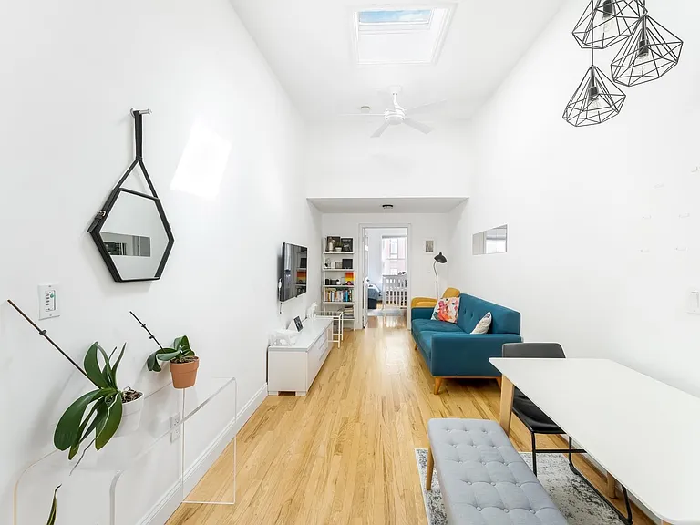 120 Monroe St #3L — Photo 3