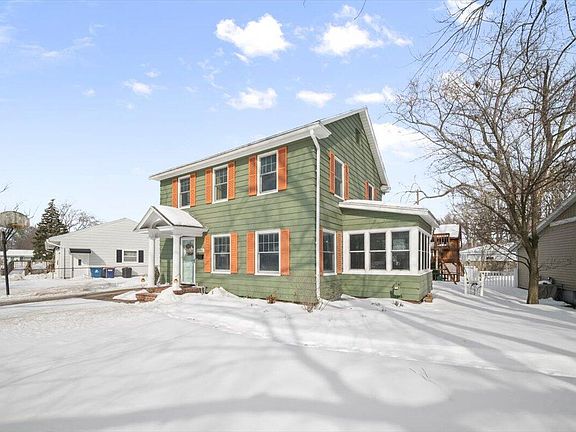 2nd image of 1186 Hampden Rd