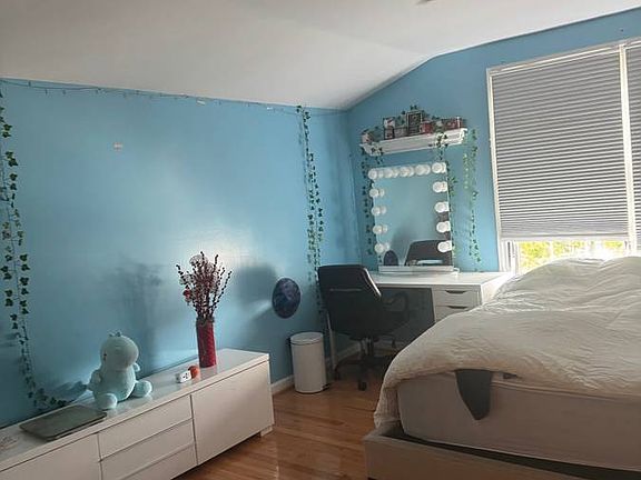 3rd image of 9523 Lagersfield Cir
