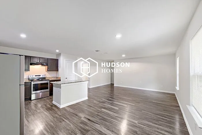 5910 Mayle St — Photo 4