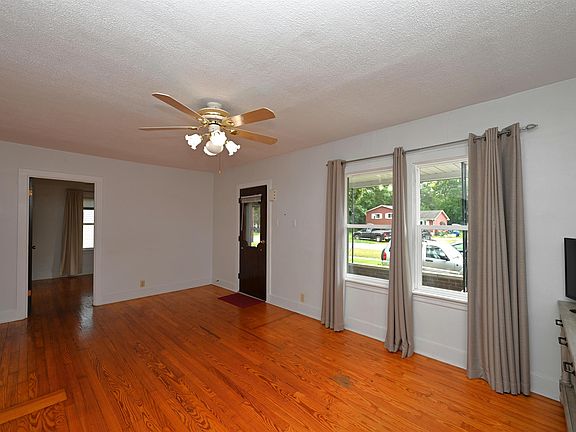 5th image of 803 E Lake St
