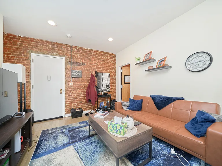 587 W 177th St #3 — Photo 3