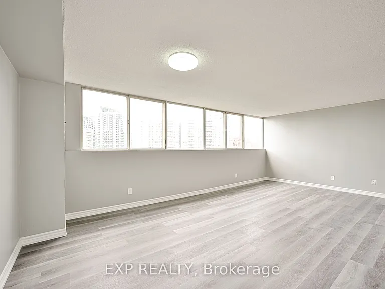 3695 Kaneff Cres #1404 — Photo 24